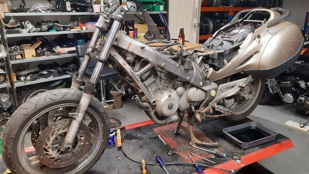 Honda 2B NT650V deauville onderdelen alle bouwjaren nav demo, Enlèvement ou Envoi, Neuf