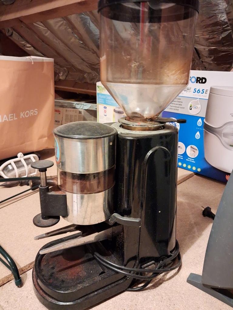 Koffie molen, Ophalen