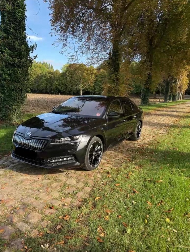 SKODA Superb PHEV 218pk Sportline zwart, Auto's, Dealer onderhouden, Zwart, Bedrijf, 5 deurs