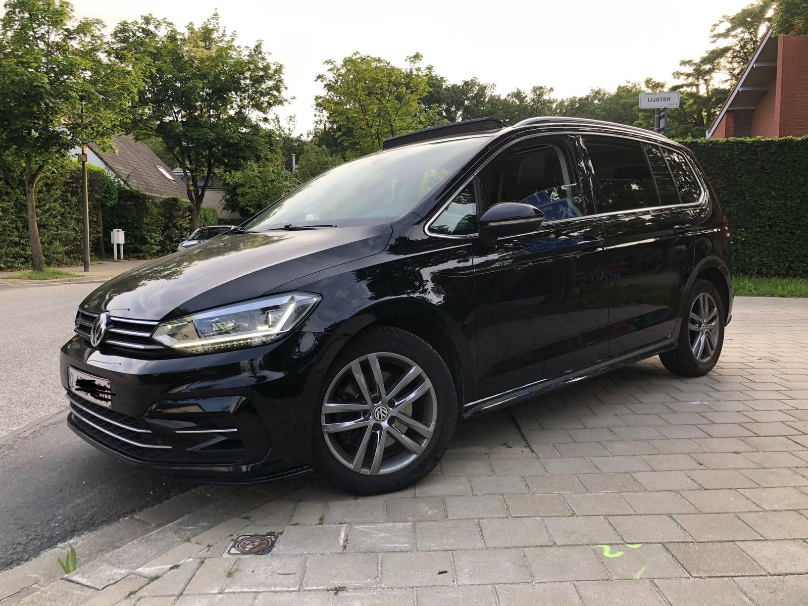 VW TOURAN 1.6 R line. Vol opties, Autos, Volkswagen, Particulier, Touran, Caméra de recul, Phares directionnels, Régulateur de distance