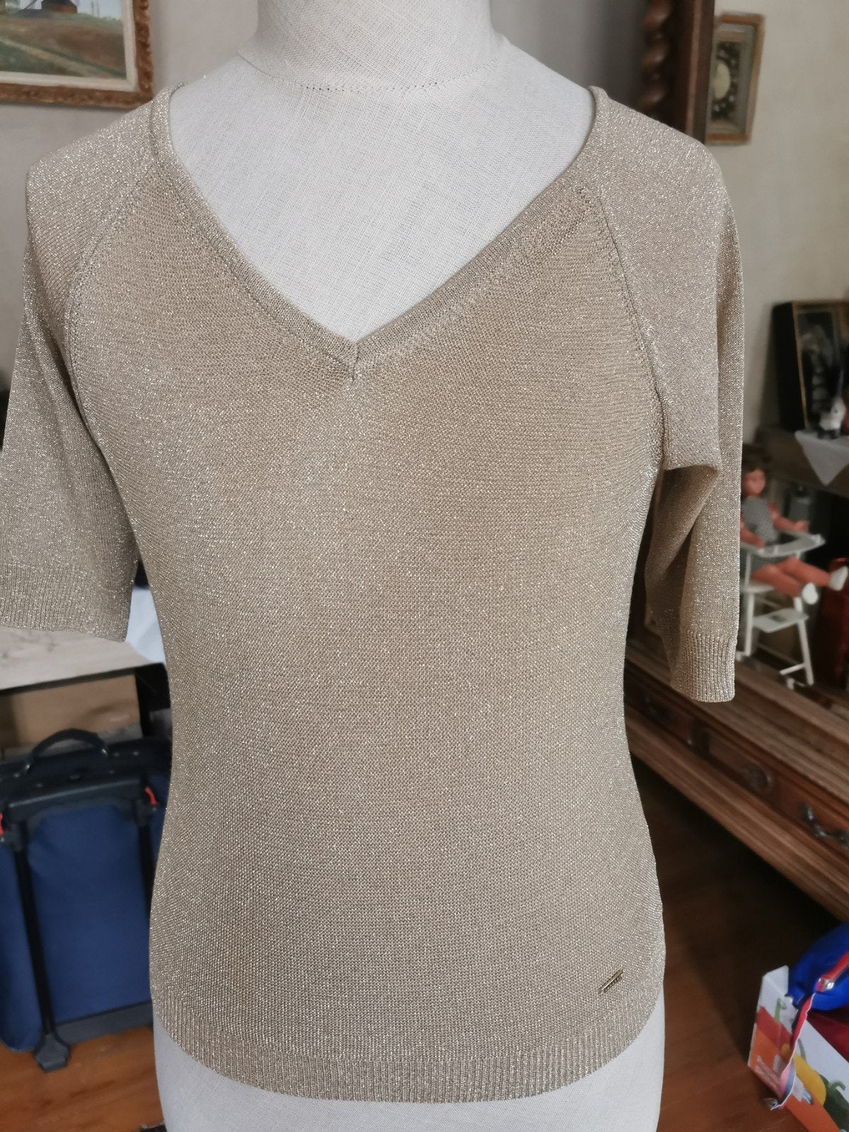 Feestelijk goudkleurig truitje van Xandres, Kleding | Dames, Overige typen, Nieuw, Ophalen of Verzenden, Maat 34 (XS) of kleiner