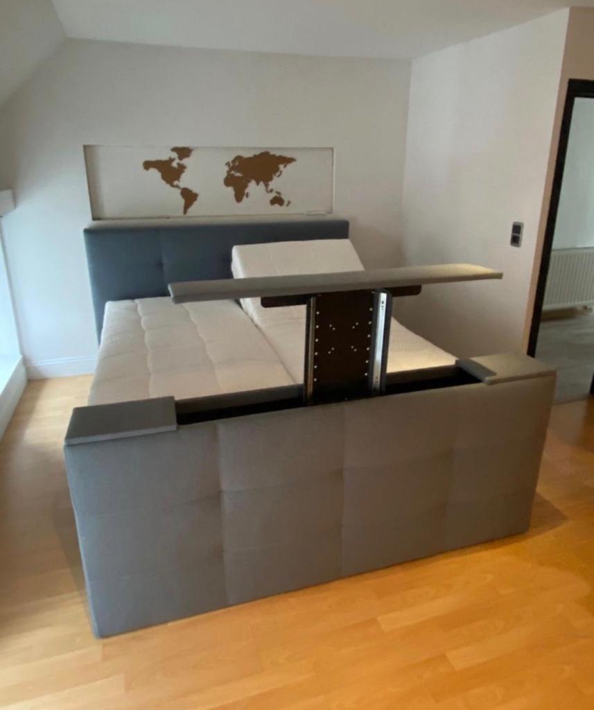 Lit électrique avec support tv, Maison & Meubles, Gris, Tissu, Enlèvement, Utilisé