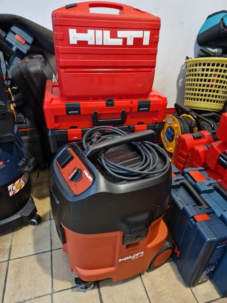 Rainureuse hilti + son aspirateur hilti, Aspirateur, Réservoir, Comme neuf, Enlèvement