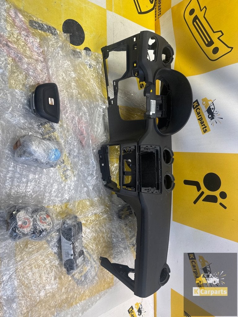 Seat Ibiza 6J Dashboard set compleet, Auto-onderdelen, Gebruikt, Autovia A-2, Km 585 585
08760  Martorell, ES, SEAT S.A., Customercare@seat.es