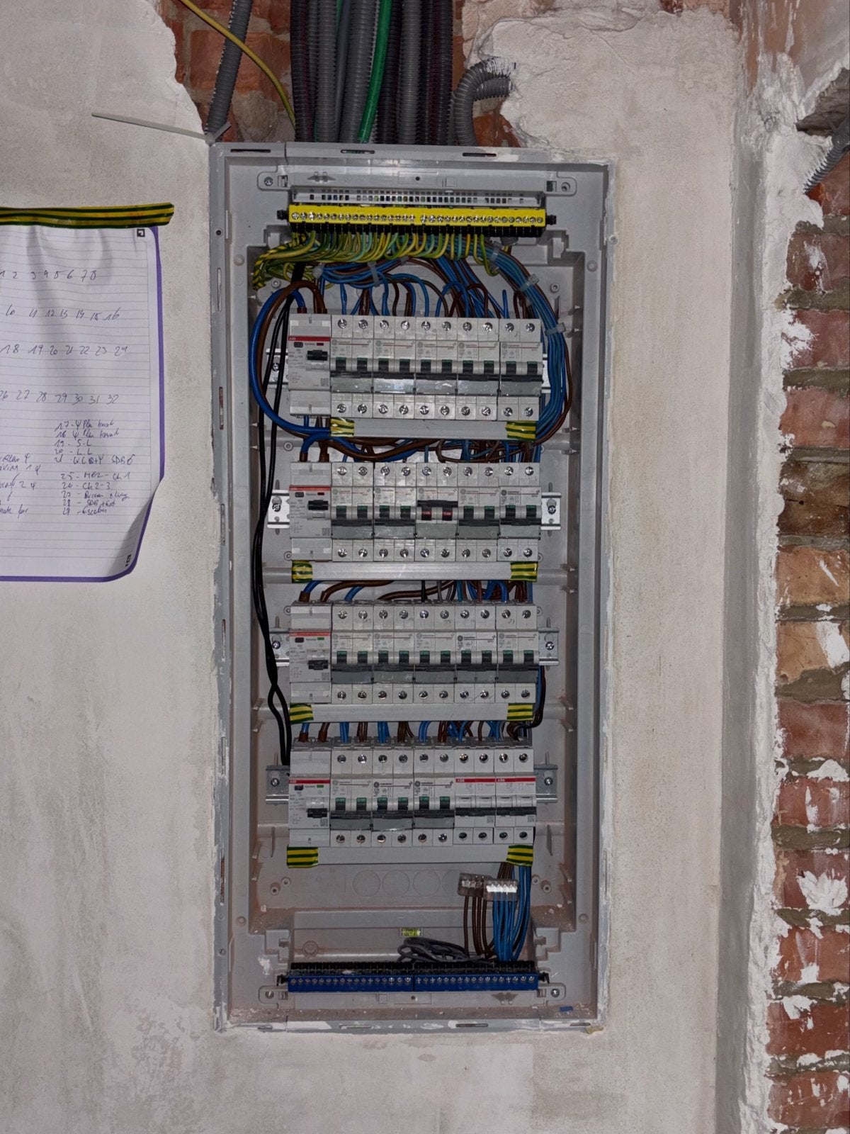 ELEKTRICIEN: INSTALLATIE EN REPARATIE 24 UUR PER DAG, 24-uursservice