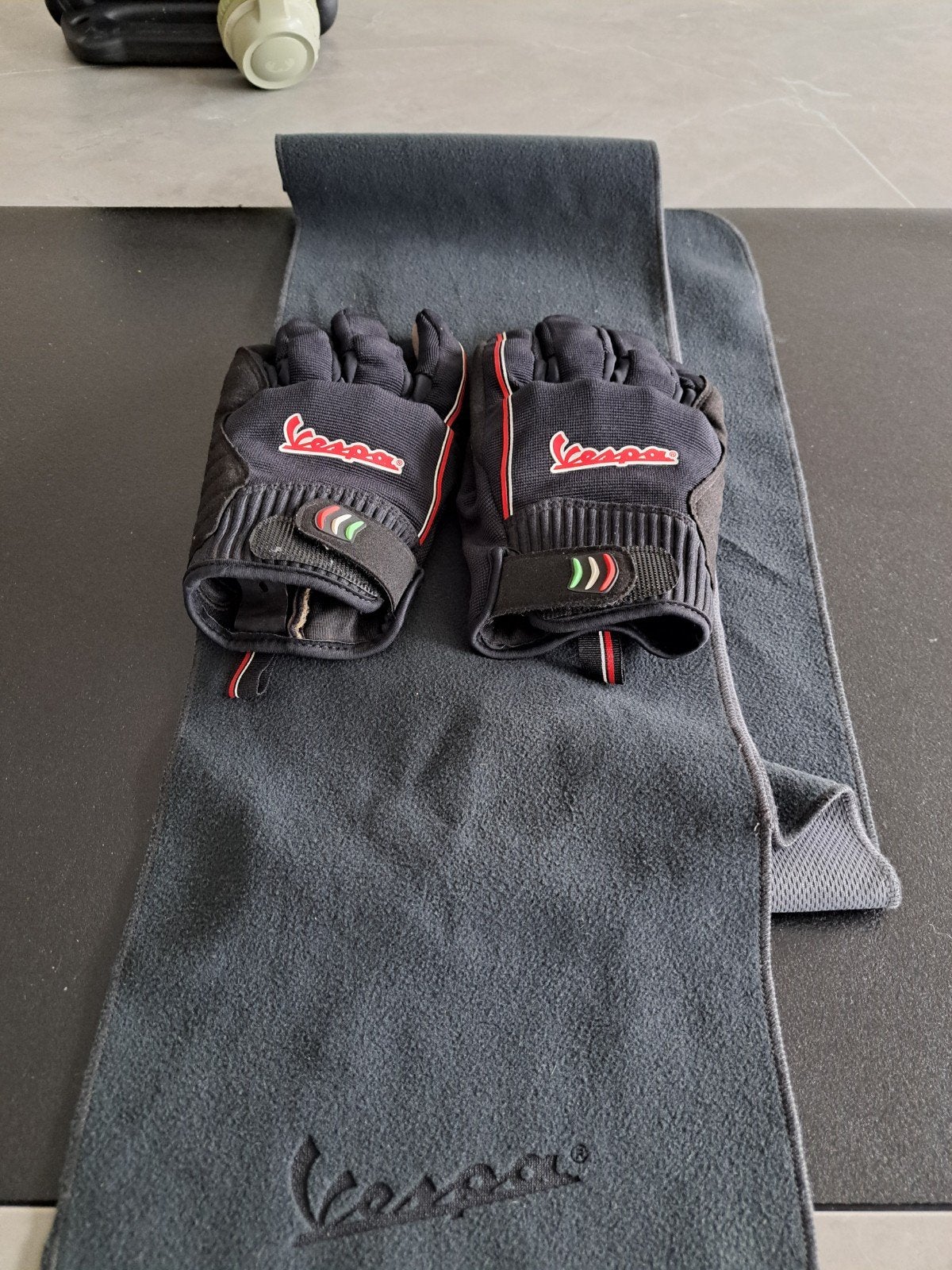 originele vespa sjaal en handschoenen m, Fietsen en Brommers, Brommers | Vespa, Ophalen