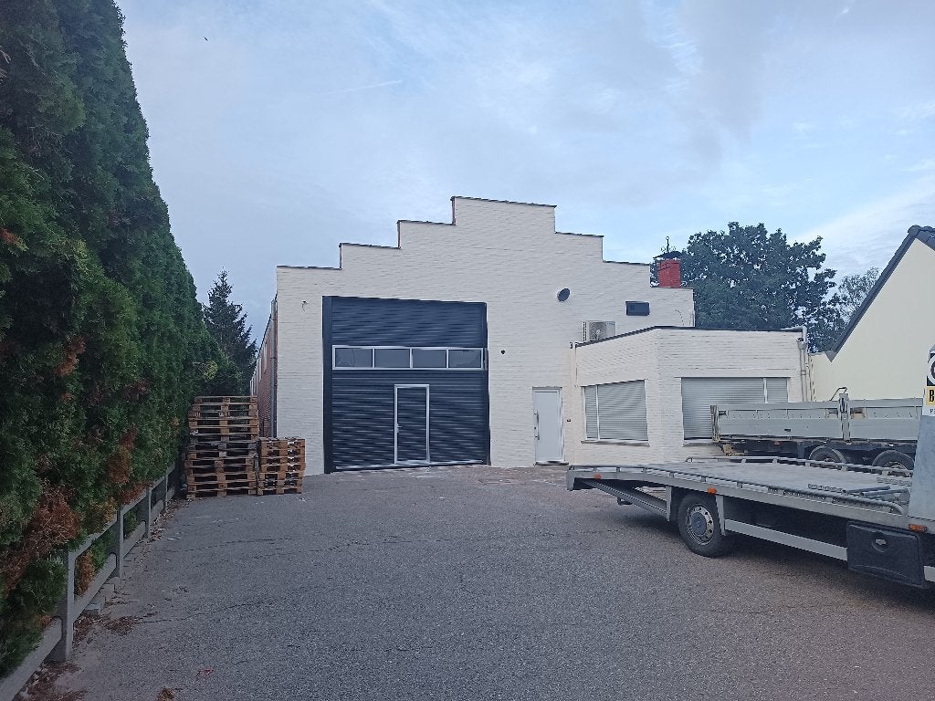 Loods / magazijn / werkplaats met bureelruimte + appartement, Immo, Huizen en Appartementen te koop, Provincie Limburg, 1500 m² of meer