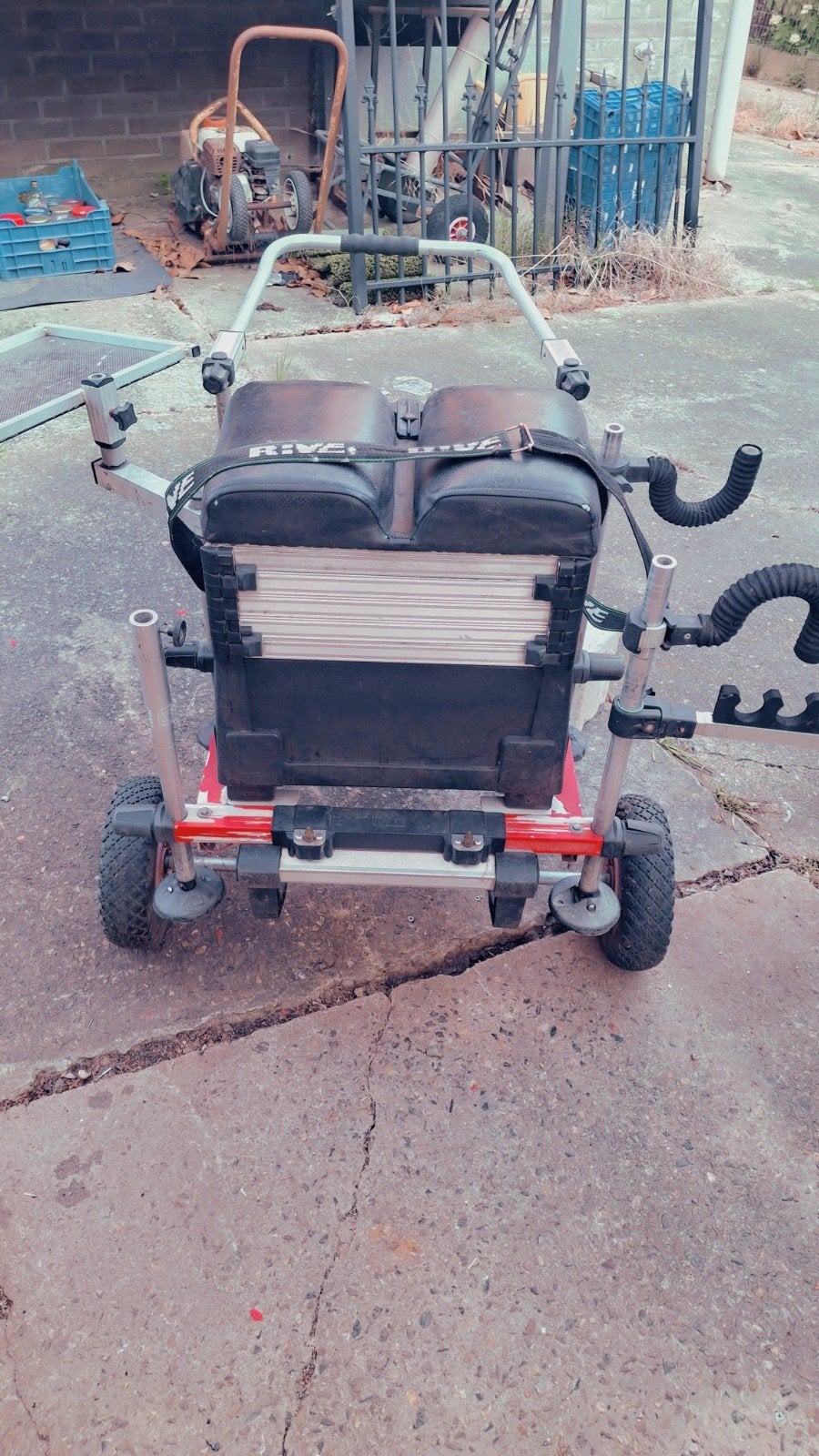 Visstation Rive 250 euro., Enlèvement