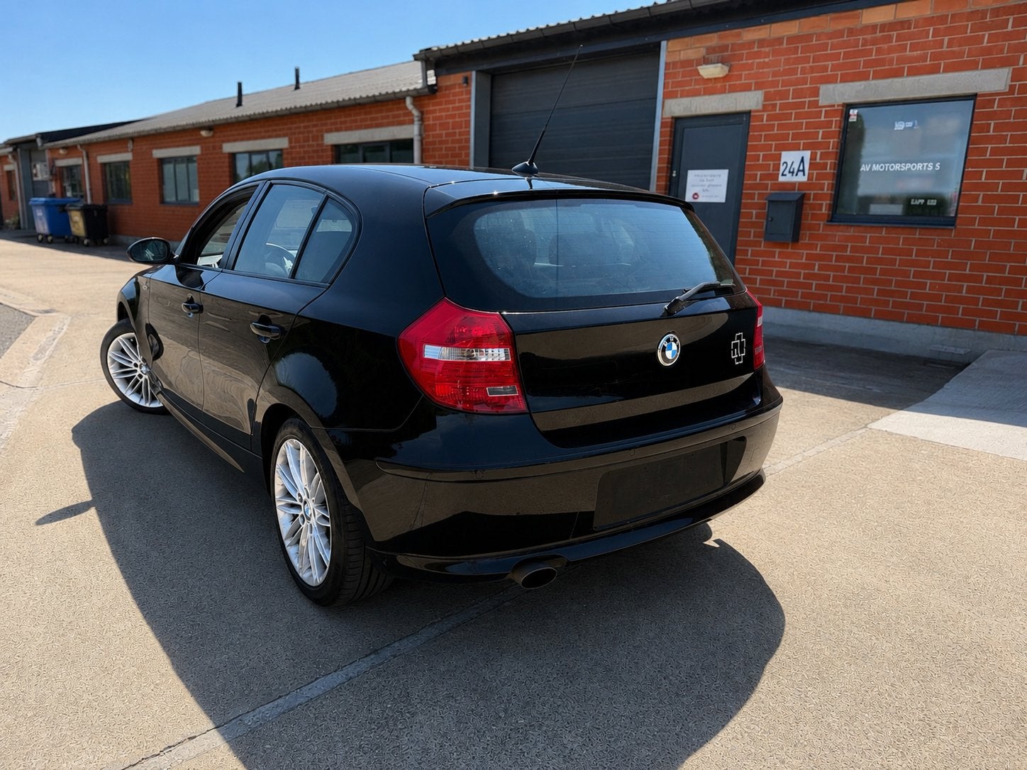 BMW 1 SERIE ✅ 116i BENZINE AIRCO GARANTIE, Auto's, 1596 cc, 1280 kg, Zwart, 4 cilinders