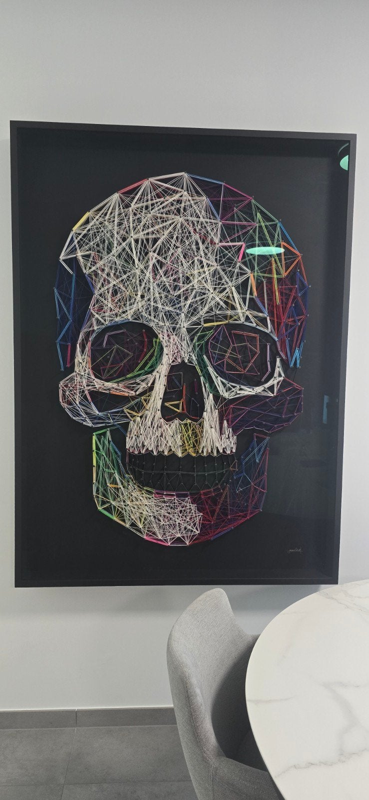 Grand tableau string art « Crâne », Enlèvement