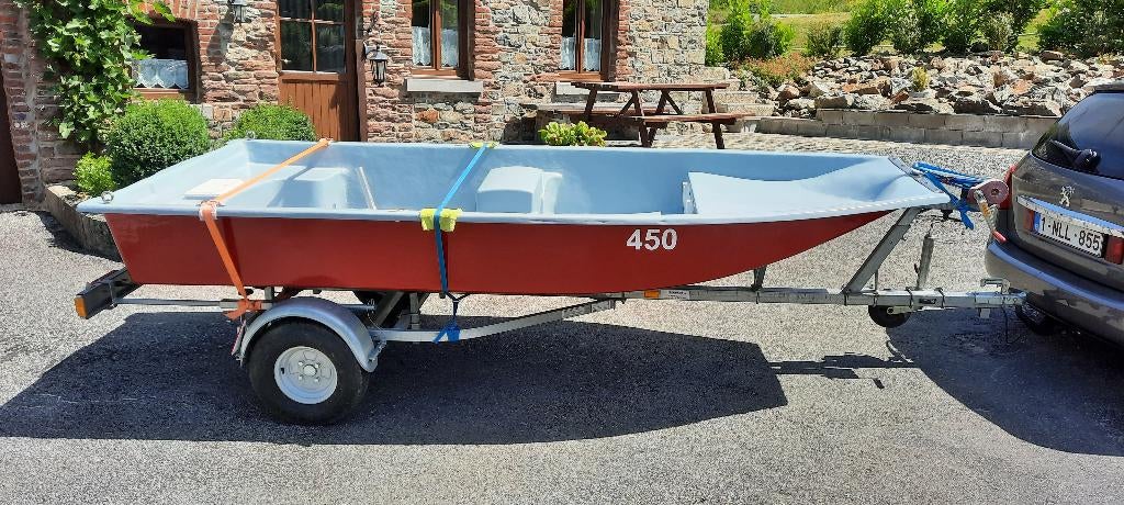 Vends ou échange Barque de pêche remise à neuf avec remorque, Plus de 4 000 kg, Enlèvement, Autre propulsion, Chariot élévateur