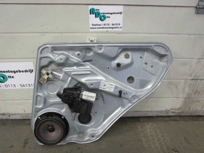 Mécanique vitre 4portes arrière droite d'un Volkswagen Pas, Volkswagen, -, 3 mois de garantie, Utilisé
