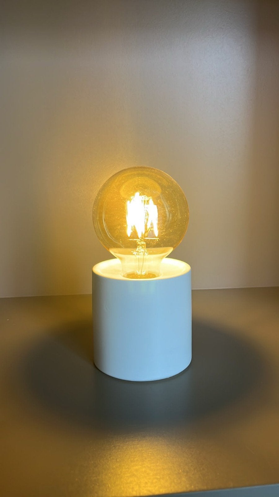 Gratis mini nachtlampje op batterijen, Huis en Inrichting, Lampen | Tafellampen, Ophalen, Gebruikt, Wit, LED verlichting