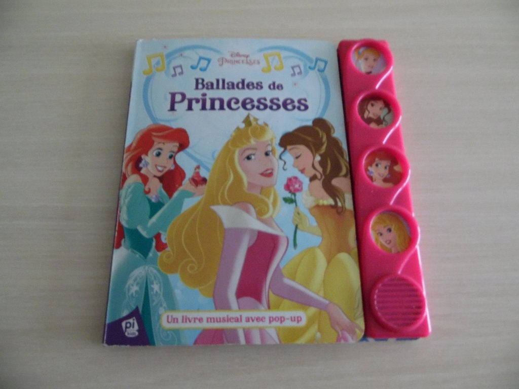 BALADES DE PRINCESSES        LIVRE MUSICAL, Livres, Garçon ou Fille, Enlèvement ou Envoi, Comme neuf, Contes (de fées)