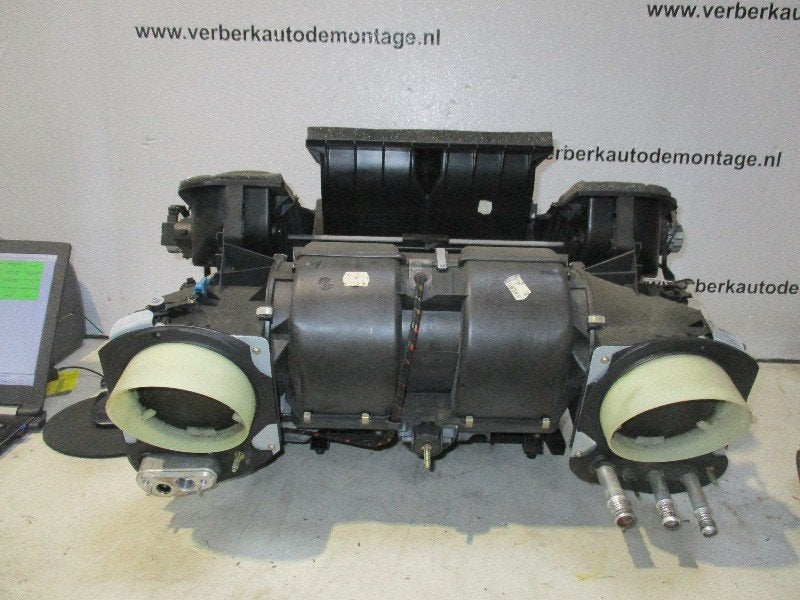 KACHELHUIS BMW 5 serie Touring (E39) (64-11-8-385-923), Gebruikt, BMW, Petuelring 130
80809  München, DE, Bayerische Motoren Werke AG