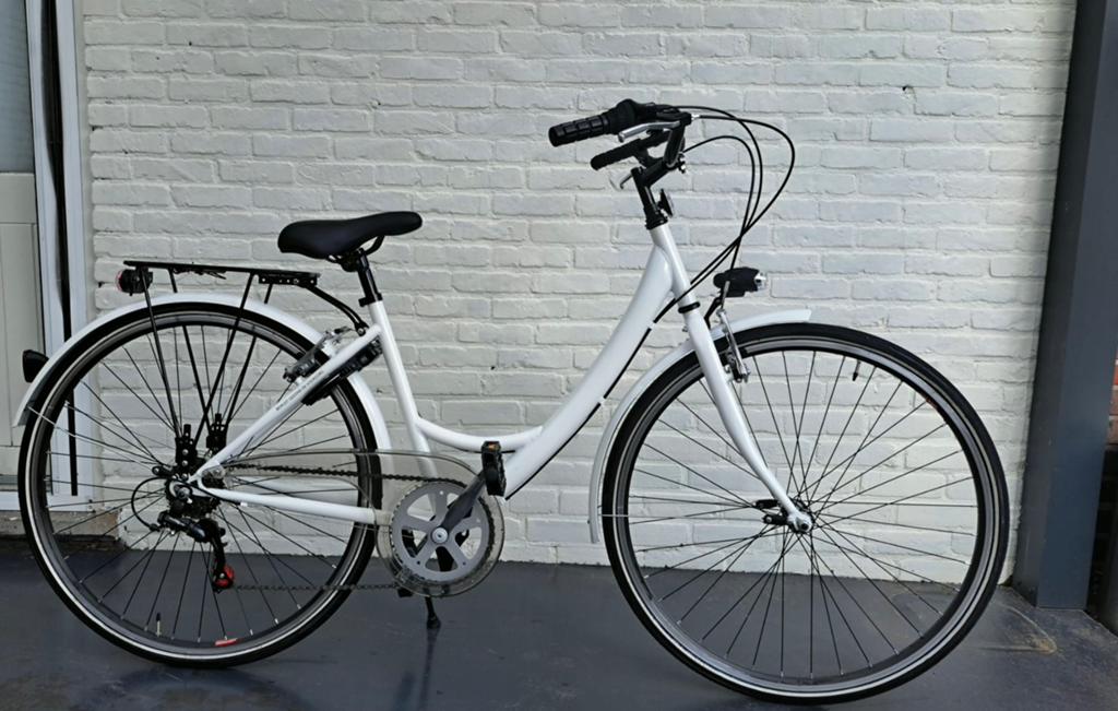 Dames en of meisjesfiets 28 inch, Fietsen en Brommers, Ophalen, Zo goed als nieuw, Versnellingen