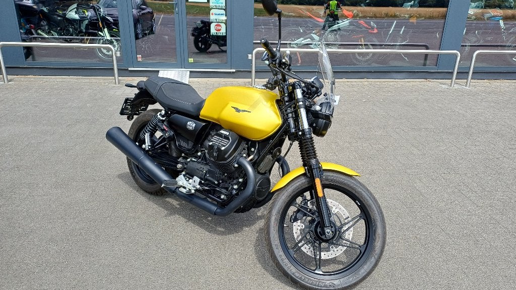 MOTO GUZZI V7 Stone, 750 cc, 2 cilinders, Occasion, Motorrijbewijs A