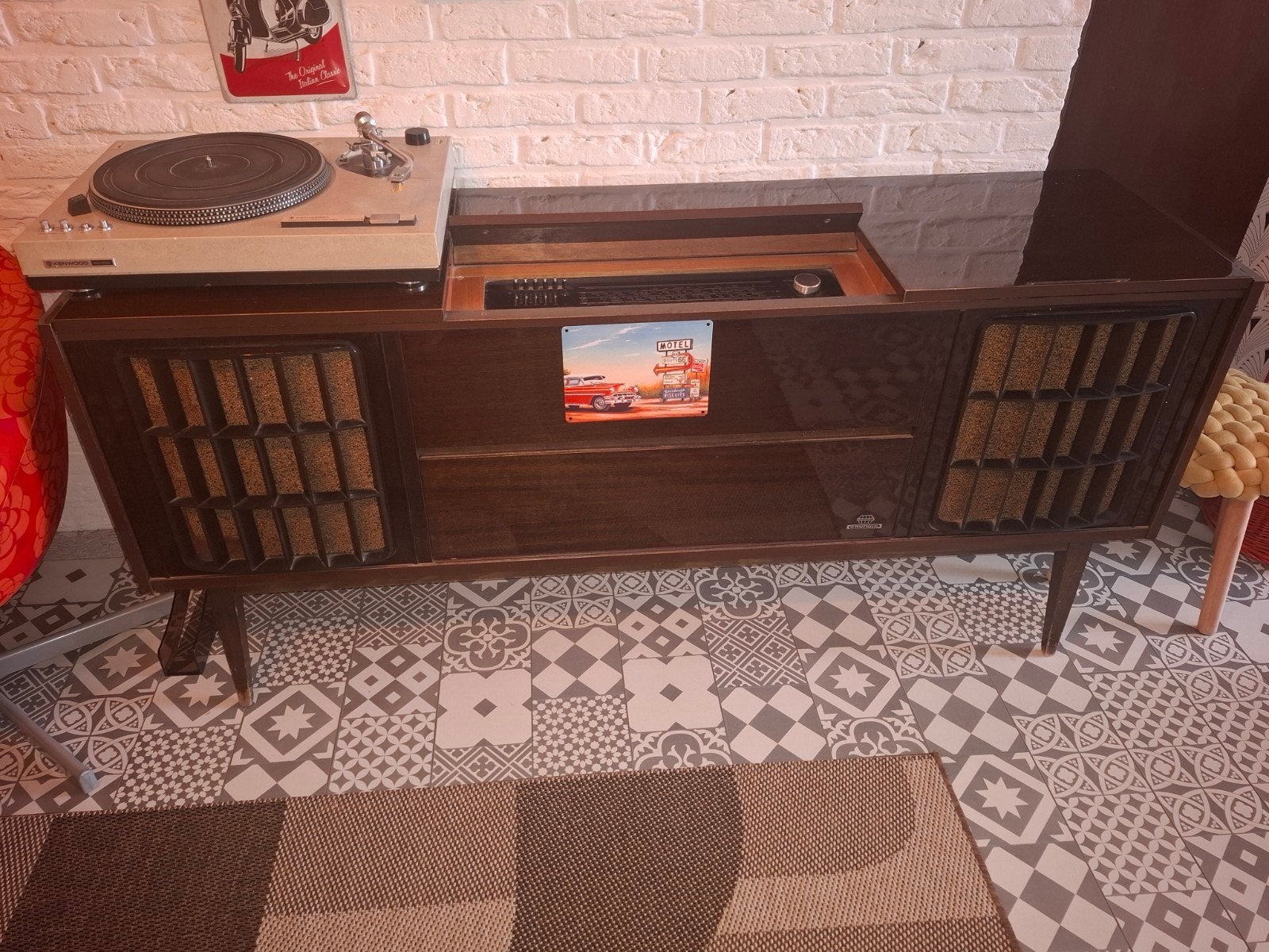 grundig radiokast, Enlèvement