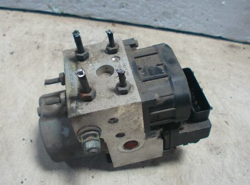 ABS POMP Audi A4 (B5) (01-1994/08-2001) (8eo-614-111-AB), Enlèvement ou Envoi, Auto-Union-Straße 1, 85057 Ingolstadt, DE, Info@audi.de