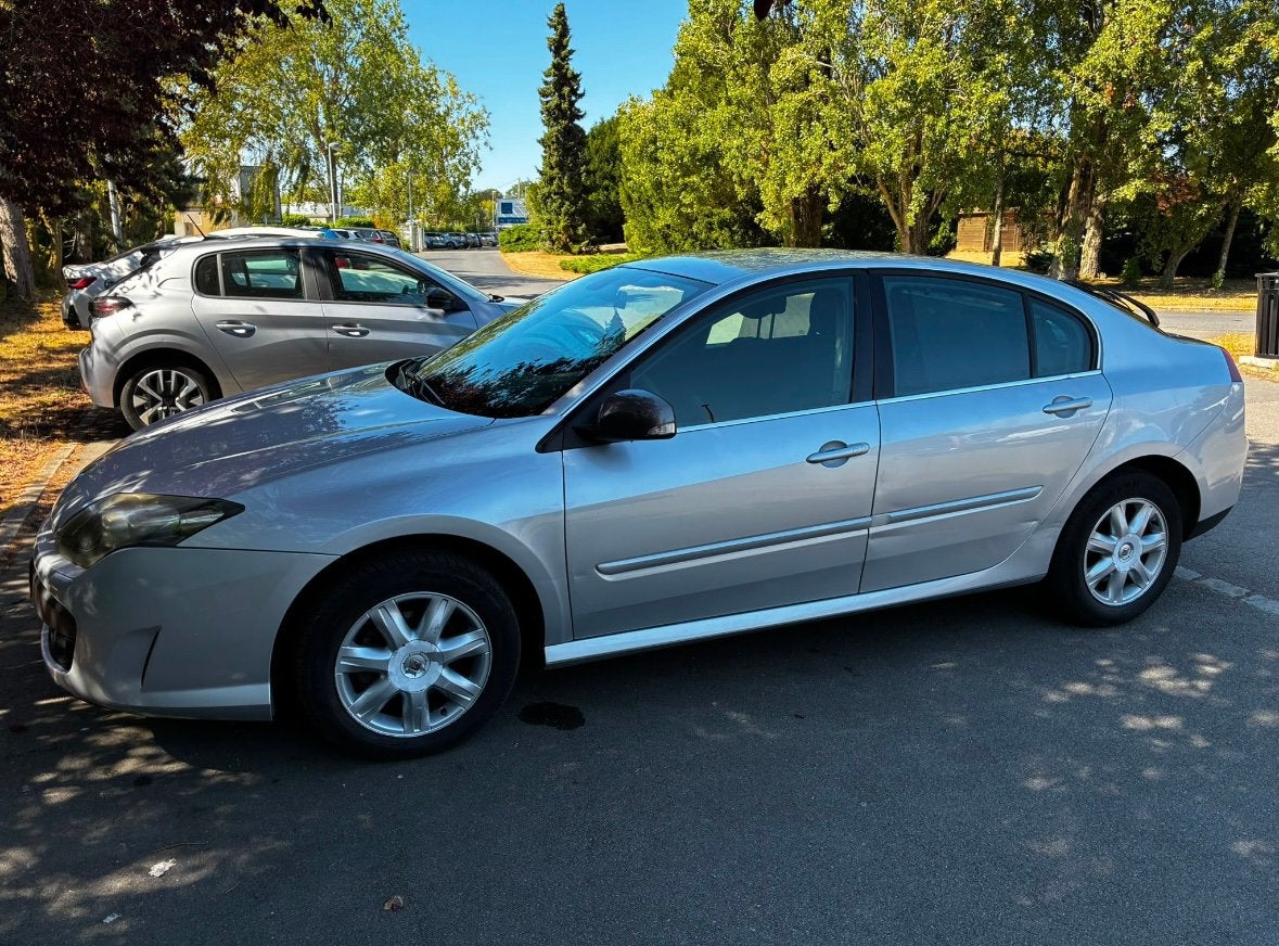 Renault, Laguna 1.5 dci année, 2011 186.000 km, Auto's, Renault, Te koop, Automaat, Bluetooth, Elektrisch