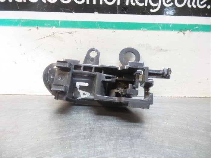 Poignée portière 4portes arrière gauche d'un Toyota Yaris, -, Toyota, Utilisé, -