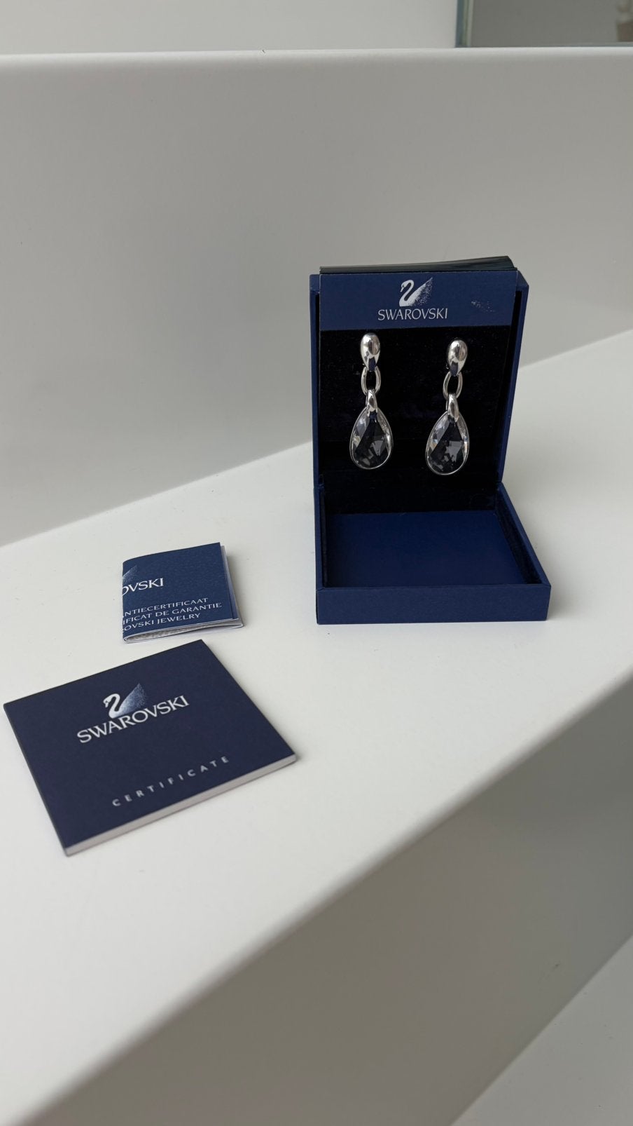 BOUCLES D'OREILLES SWAROVSKI, Enlèvement