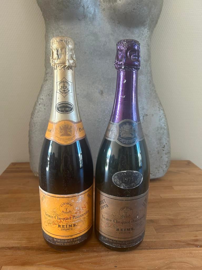 2 champagnes Veuve Clicquot carte d'or 1975+ bicentenaire, Enlèvement ou Envoi, Comme neuf, Champagne