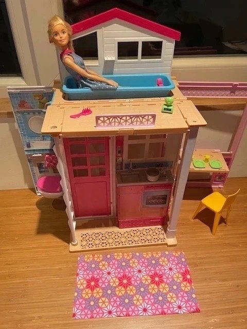 Barbie Maison 2 étages avec accessoires, Enlèvement ou Envoi, Utilisé, Barbie
