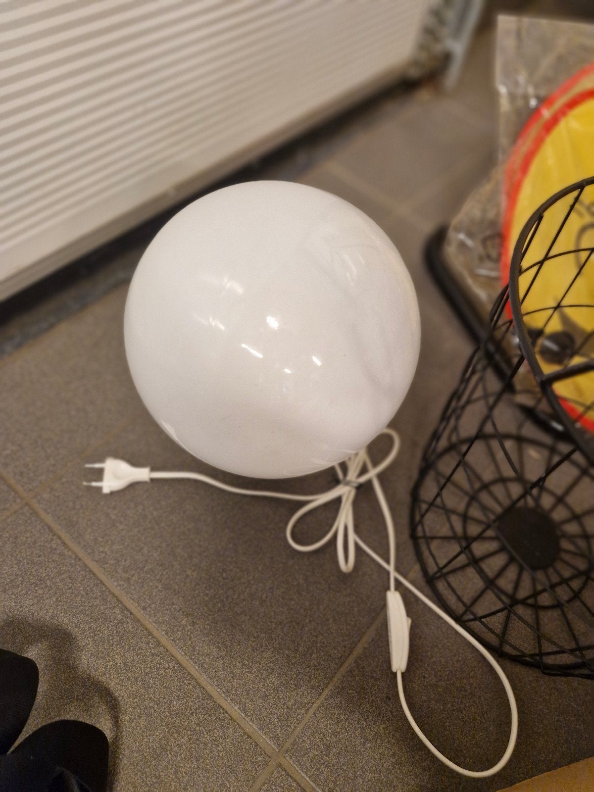 Ikea lamp, Enlèvement