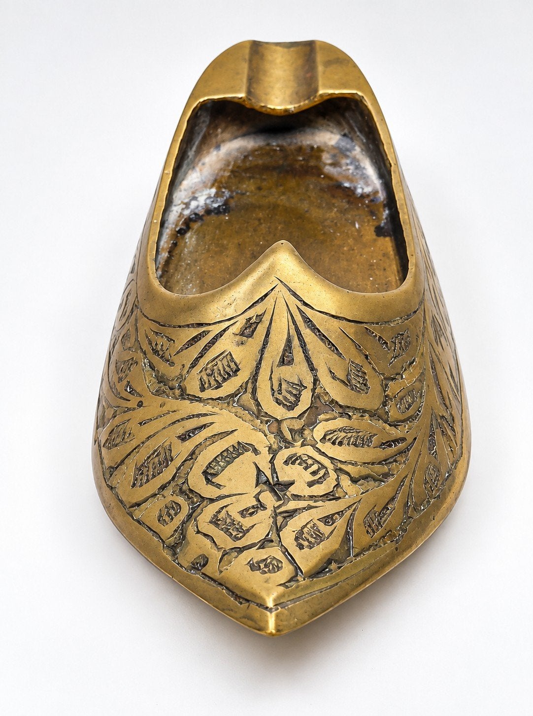 Vintage messing asbak in de vorm van schoen – handgegraveerd, Antiek en Kunst, Ophalen of Verzenden, Brons