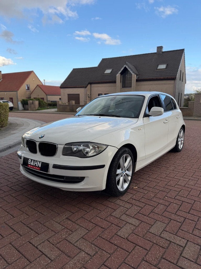 BMW 1-serie facelifts!, Auto's, 1 Reeks, Wit, Bedrijf, https://public.car-pass.be/vhr/083b4cda-f8bf-4971-ab97-430ec5a19e03