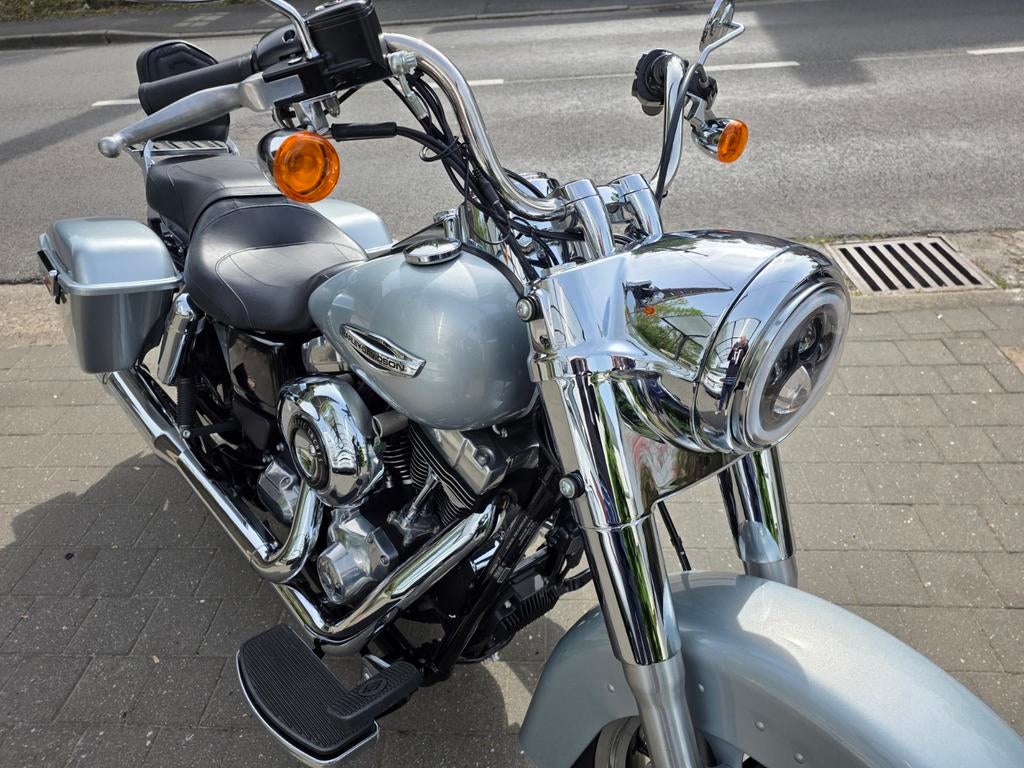 Superbe Harley-davidson  dyna swithback , 2012 , 16000km, Motoren, Particulier