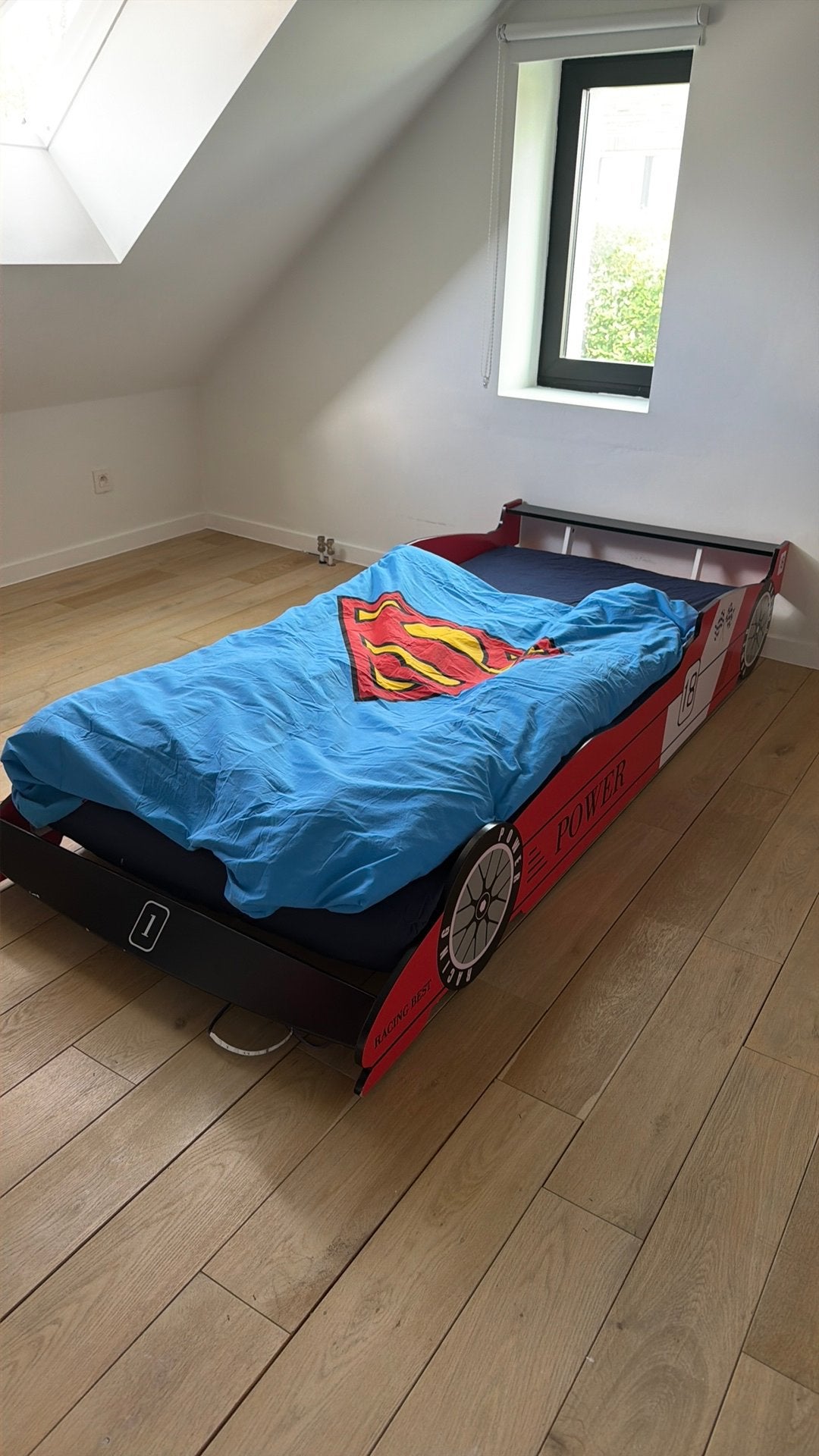 Kinderbed in vorm van raceauto, Ophalen, Zo goed als nieuw
