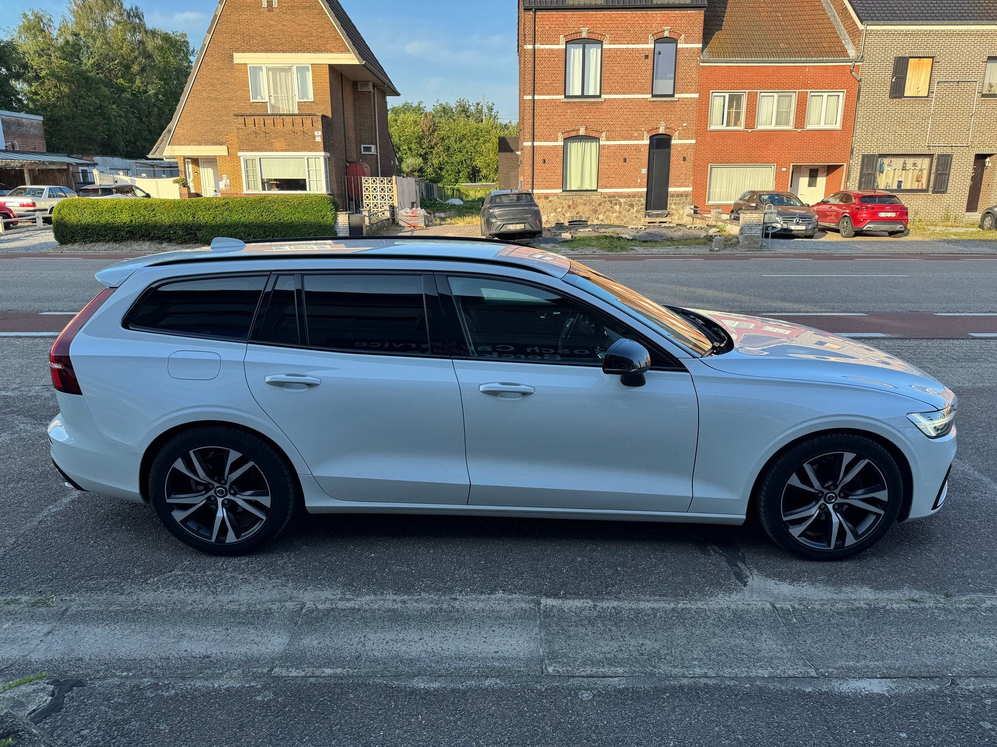 Volvo V60 2.0 Benzine B4 R-Design met vele opties, 197 pk, 145 kW, Gebruikt, 4 cilinders