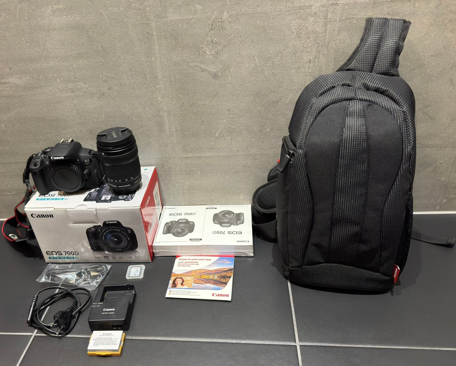 Canon EOS 700D + EF-S 18-135mm, TV, Hi-fi & Vidéo, 18 mégapixels, Canon, 4 à 7 fois, Comme neuf