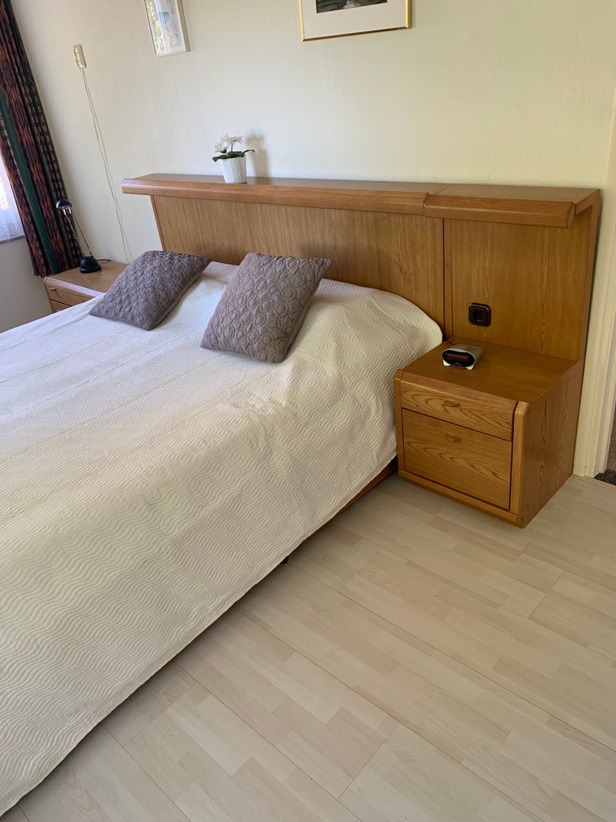 Tweepersoons bed, linnenkast en nachtkastjes van Hulsta, Ophalen, Gebruikt, Tweepersoons, Licht eiken
