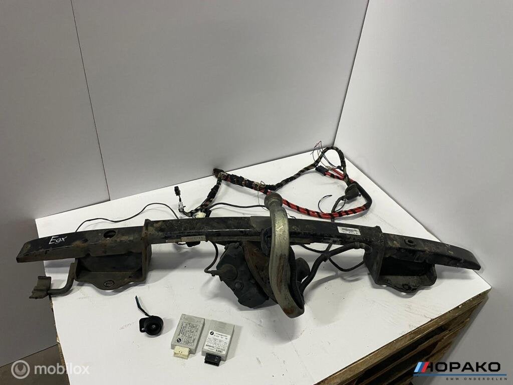 Trekhaak wegdraaibaar elektrisch BMW 3 serie E90 E91 E92, Auto-onderdelen, Gebruikt, Einsteinlaan 5 rijswijk, Bmw, Ophalen of Verzenden