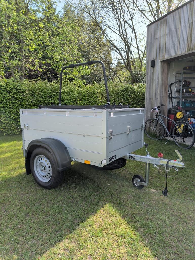 Te Huur: Anssems Bagagewagen met deksel & fietsendragers – I, Enlèvement