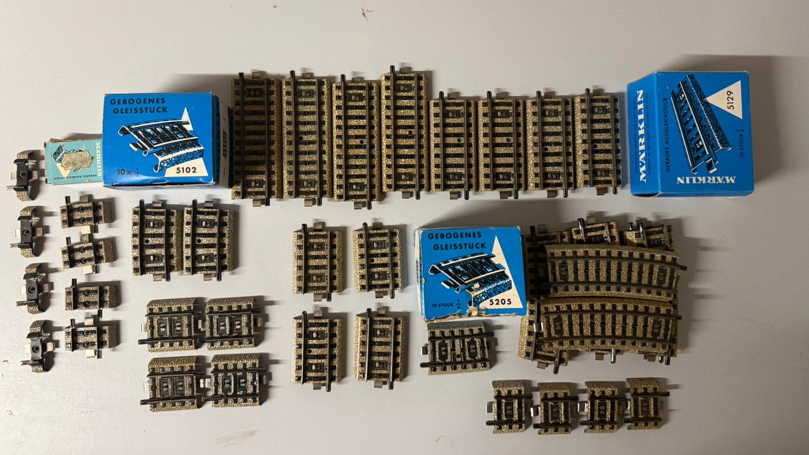 Märklin M-rails set 39 stuks rechte/gebogen rails (kleinere), Hobby en Vrije tijd, Ophalen of Verzenden, Zo goed als nieuw, Rails