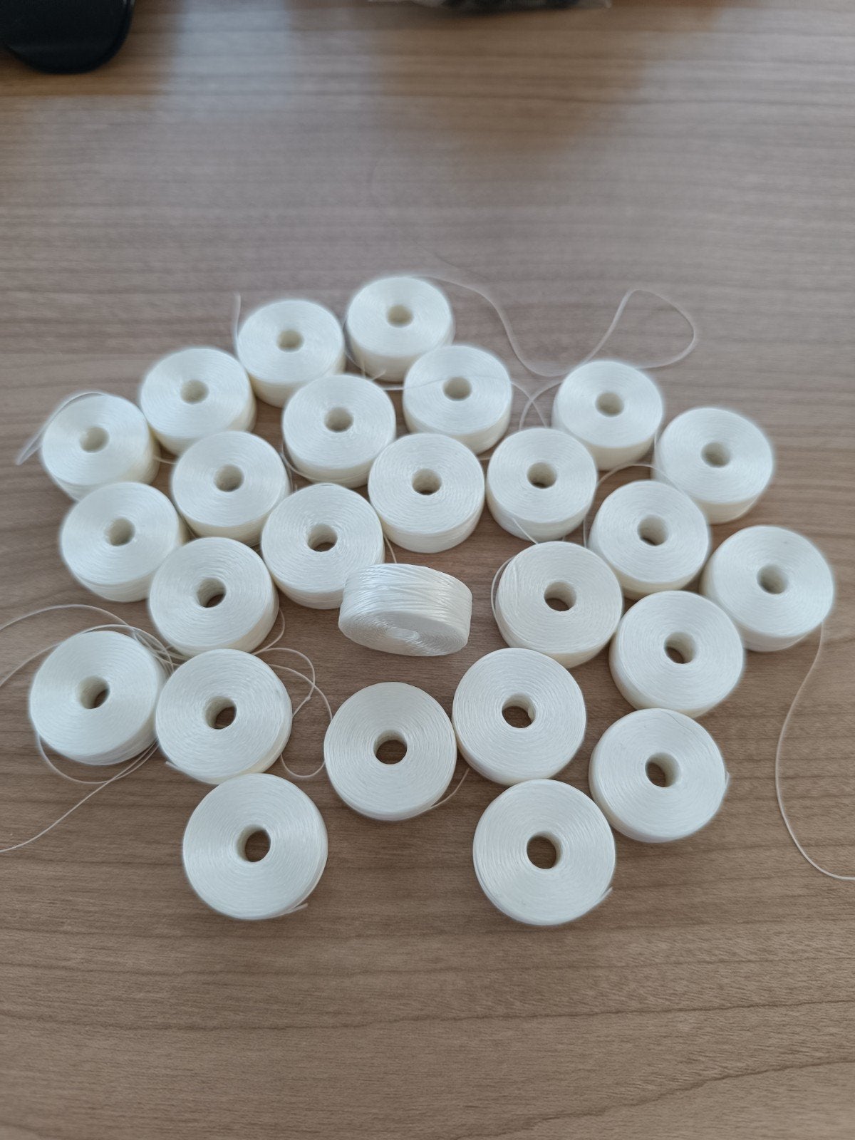 26 nouvelles bobines de fil de nylon, Hobby & Loisirs créatifs, Couture & Fournitures, Enlèvement ou Envoi, Neuf, Fil ou Aiguille(s)