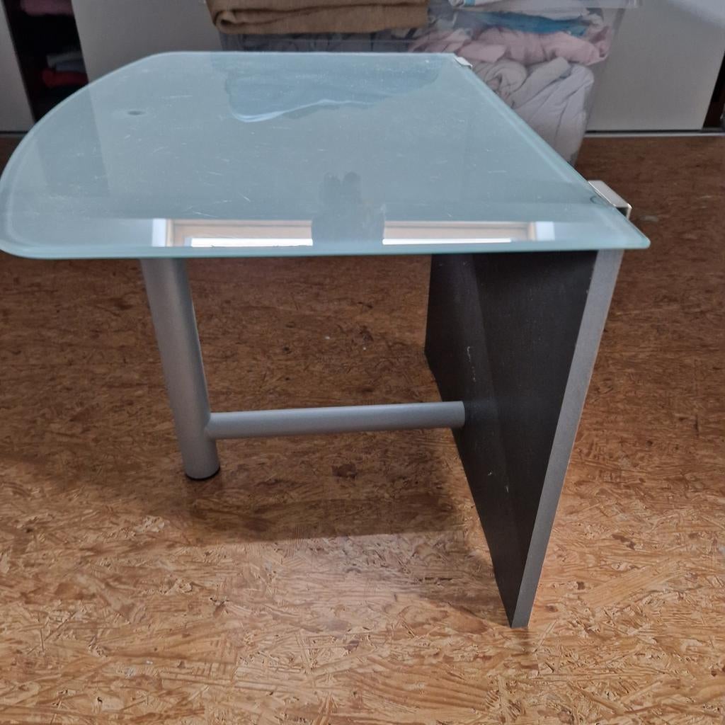 Gratis 2 identieke nachtkastjes, Comme neuf, Verre, Enlèvement, 45 à 65 cm