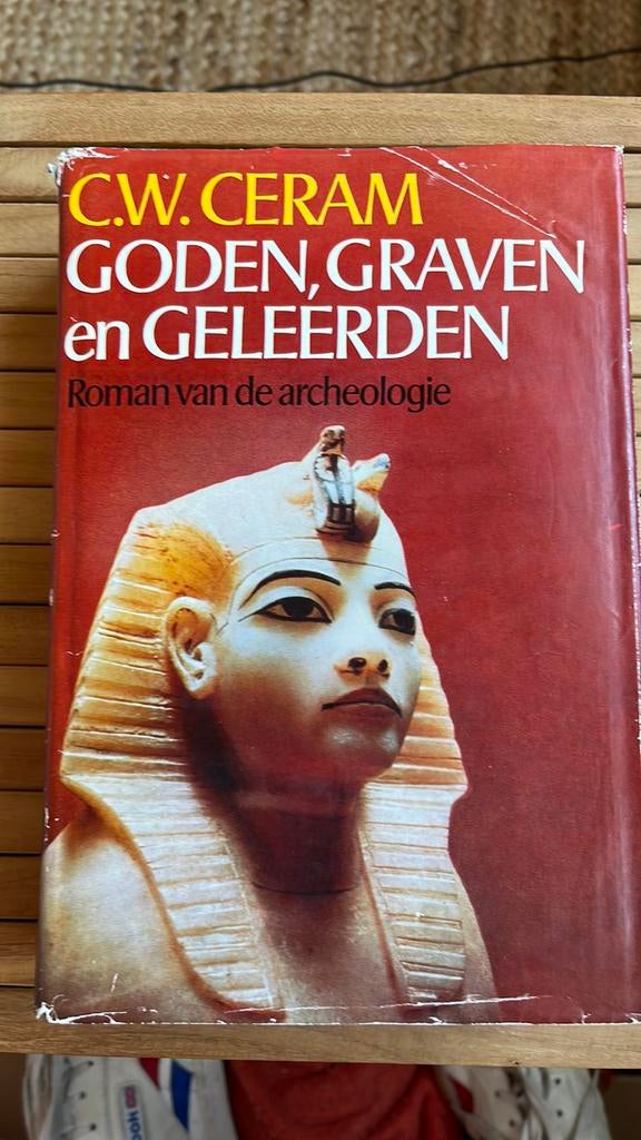 Goden, graven en geleerden - CW Ceram, Ophalen of Verzenden, Gelezen