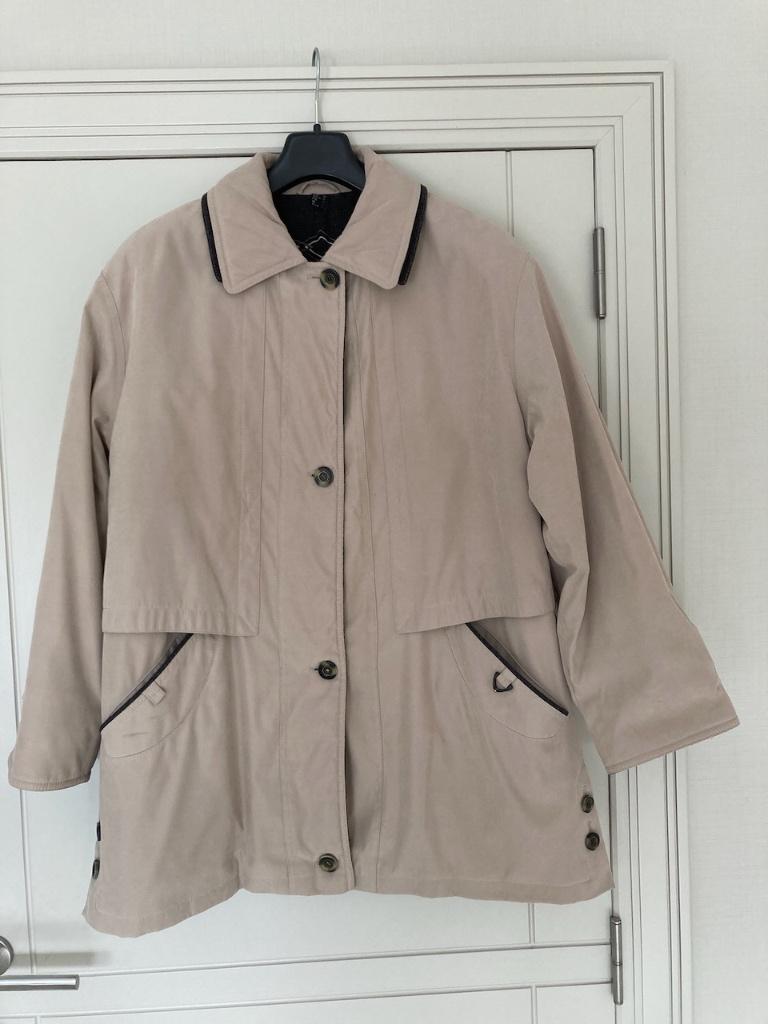 Mooie beige winterjas voor dames, maat 42. Zeer goede staat, Ophalen of Verzenden, Gedragen, Maat 42/44 (L), Beige