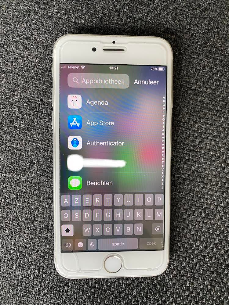Heel goeie iPhone 8, silver, 64 gb met aankoopbewijs en doos, Télécoms, Téléphonie mobile | Apple iPhone, Comme neuf, 64 GB, Sans abonnement