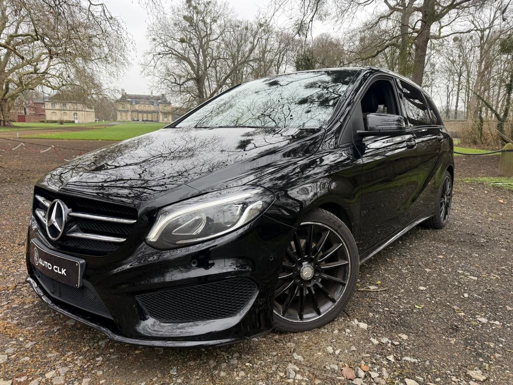 Mercedes B180 2017 BENZINE Full Black PACK AMG Euro 6B!!, Auto's, Mercedes-Benz, Testrit aan huis, Monovolume, 4 cilinders, Zwart