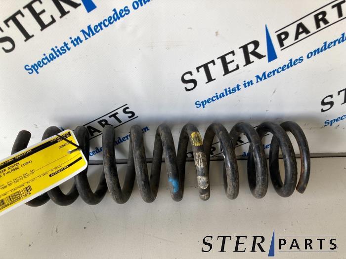 Schroefveer achter van een Mercedes E-Klasse, Ophalen of Verzenden, 3 maanden garantie, Gebruikt, Mercedes-Benz