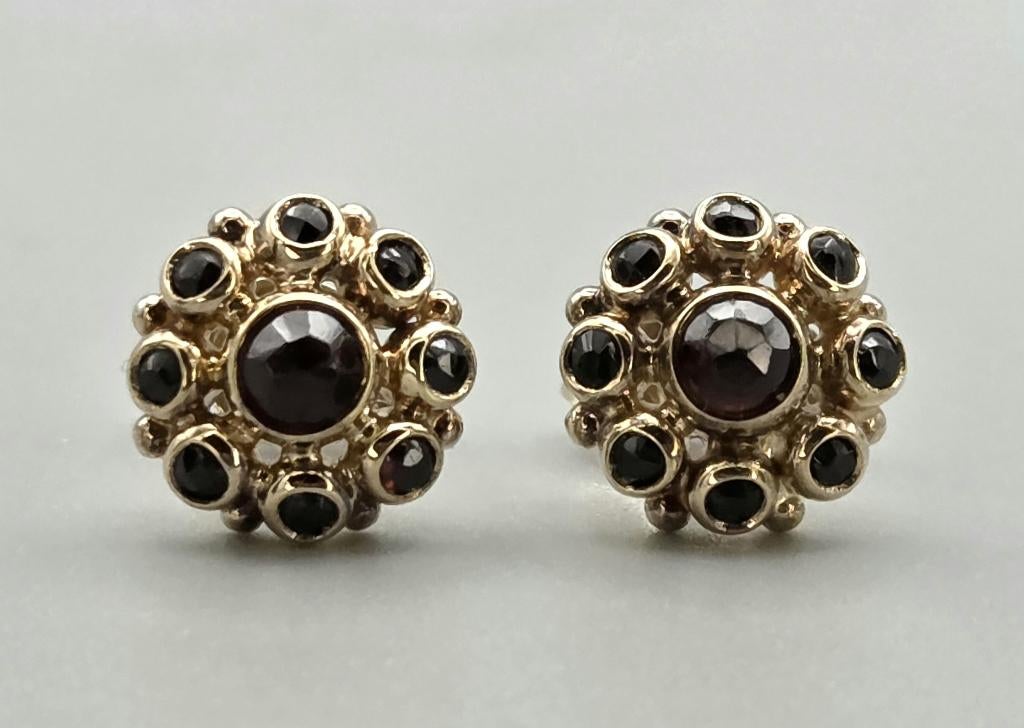 Boucles d'oreilles anciennes en or avec grenat. 2026/11., Bijoux, Sacs & Beauté, Bijoux anciens, Envoi, Or, Boucles d'oreilles
