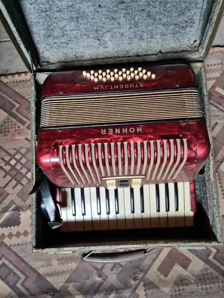 Accordéon Honher IV, Musique & Instruments, Enlèvement, Utilisé, Hohner, Avec bretelles