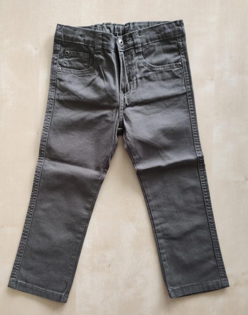 Kaki zomerjeans Wrangler, maat 104 (nieuw), Broek, Nieuw, Ophalen of Verzenden, Wrangler