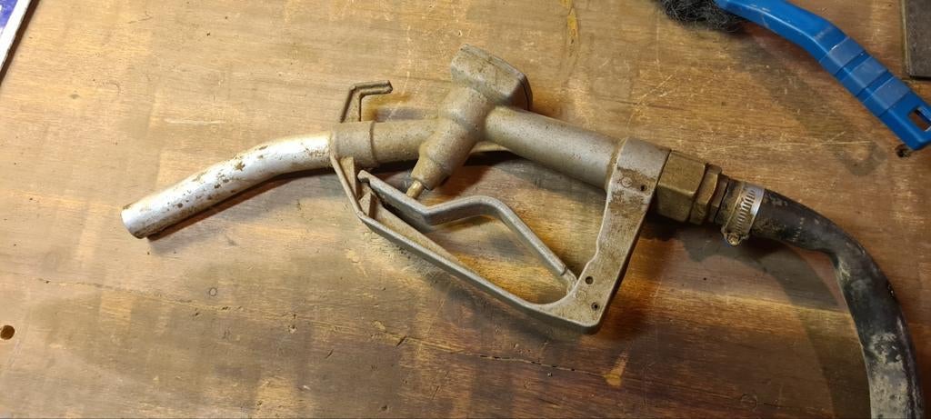 Pistolet pompe à essence, Collections, Enlèvement